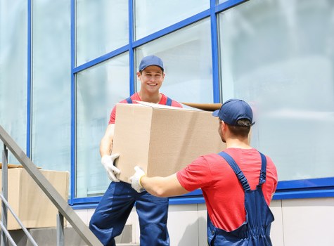 Local removal van serving residential and business customers in London